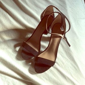 Black chunky high heel shoes